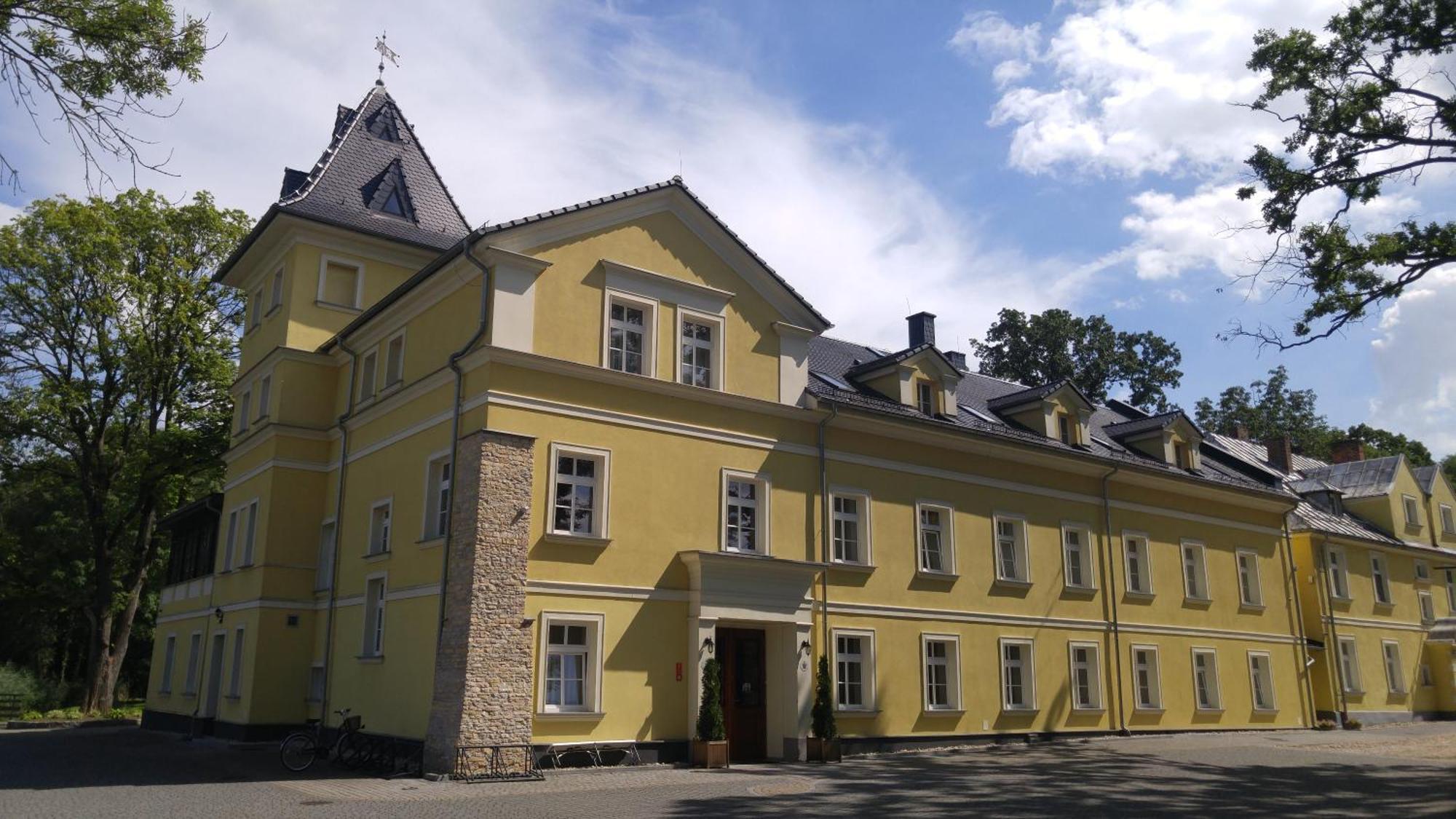 Palac Lucja Bb Zakrzów Eksteriør billede