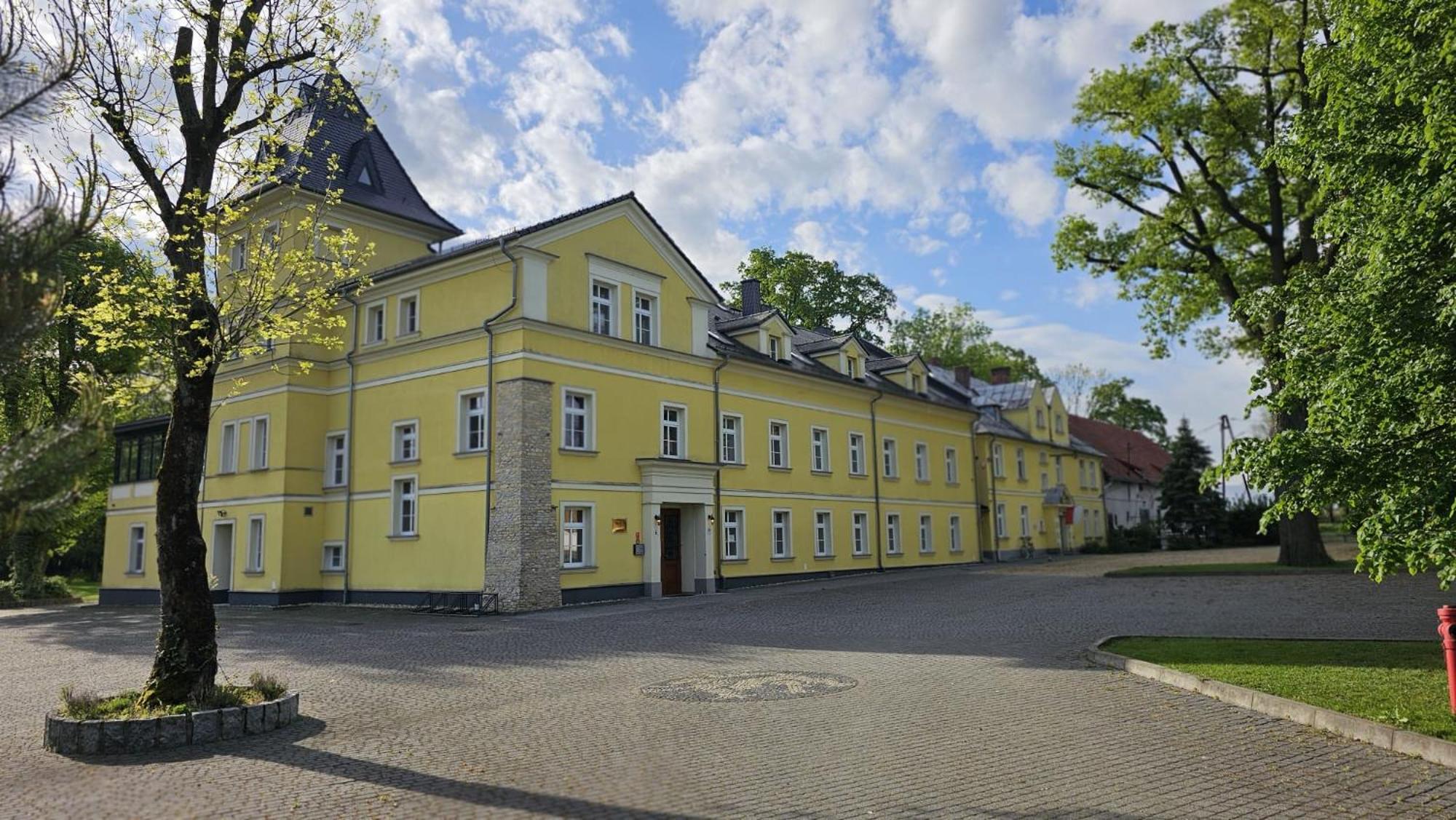 Palac Lucja Bb Zakrzów Eksteriør billede